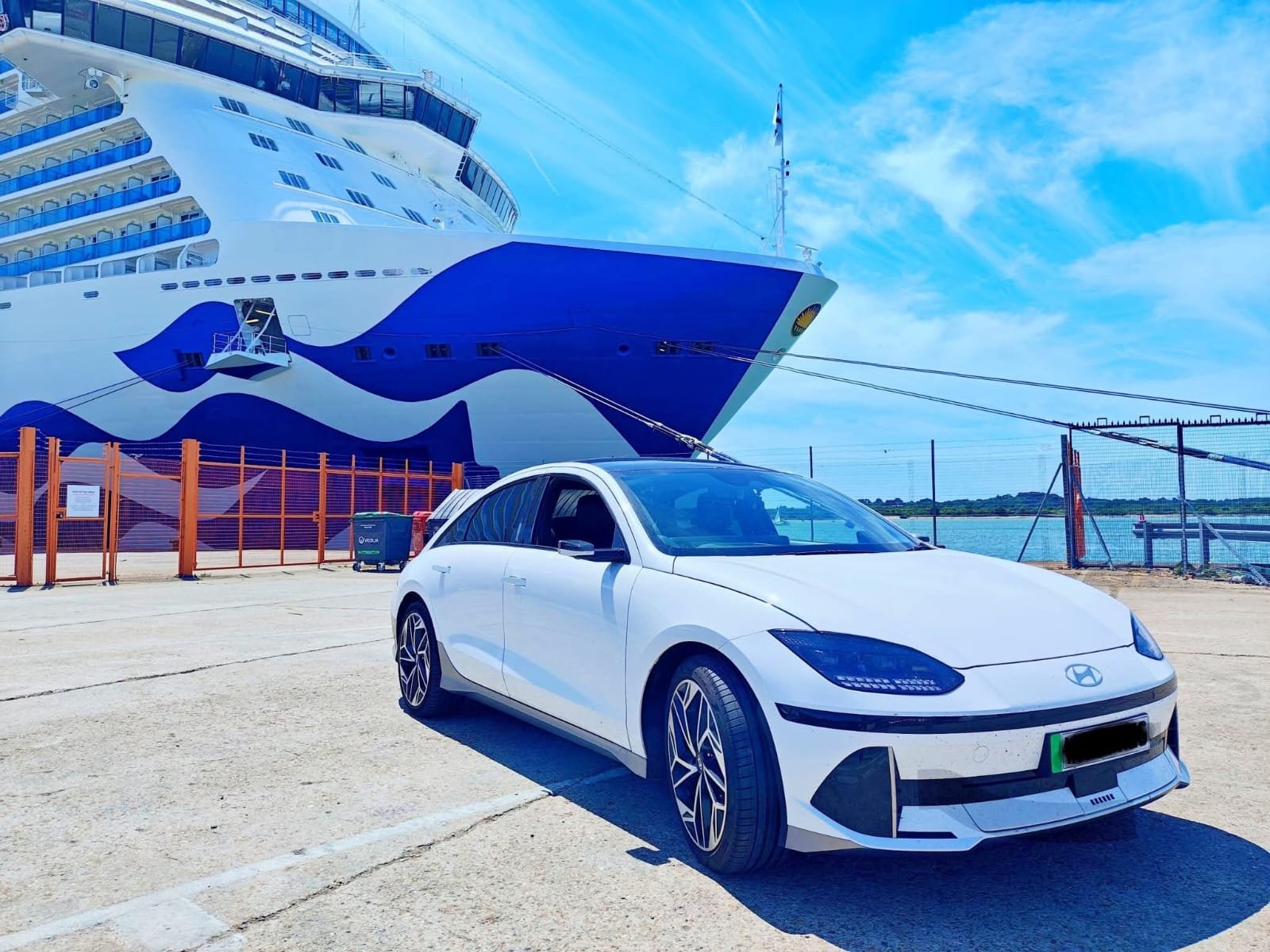 Eco Executive Taxi airport transfers vehicle